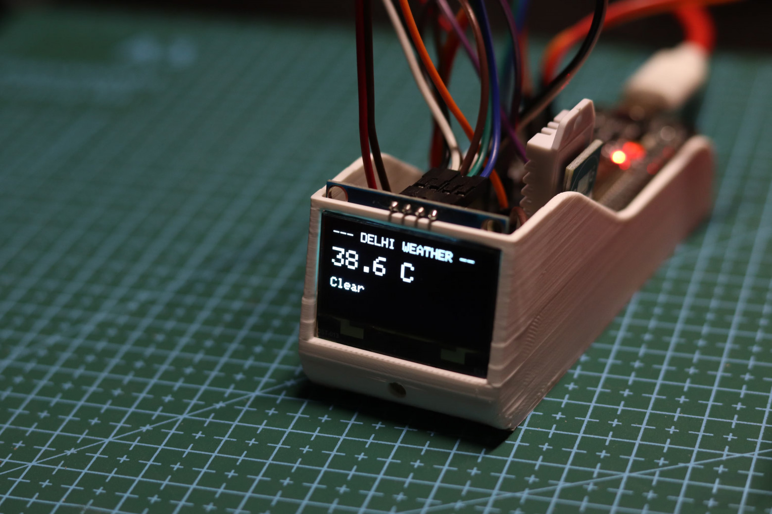Инфопанель ESP32 под управлением кода от Antigravity